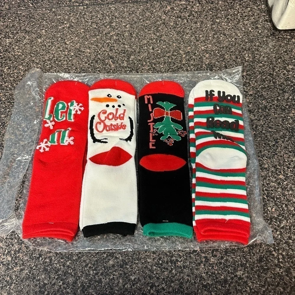 Christmas Holiday Socks 4 Pairs size 9-11